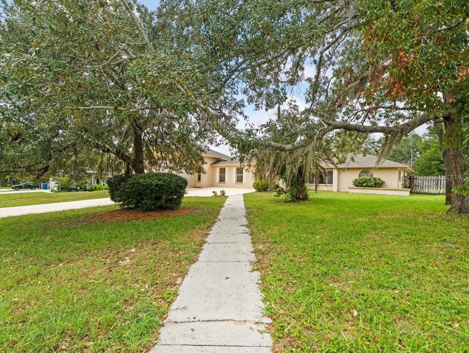 合同活跃: $269,900 (4 贝兹, 2 浴室, 1720 平方英尺)