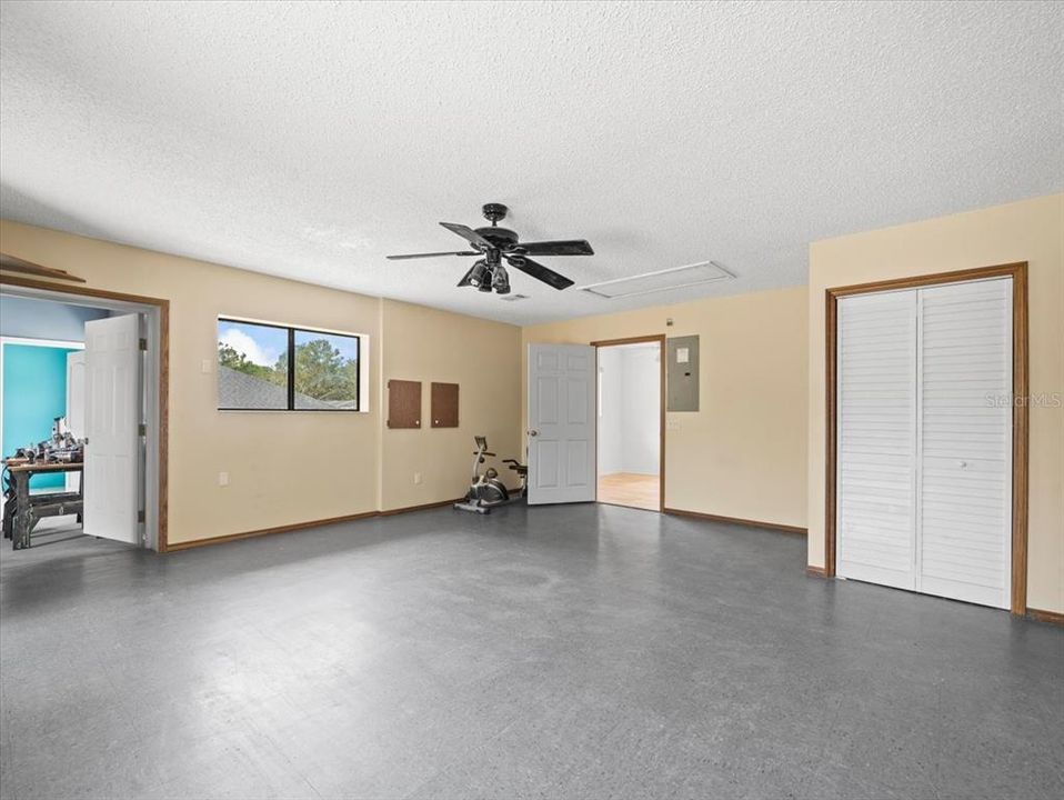 合同活跃: $269,900 (4 贝兹, 2 浴室, 1720 平方英尺)