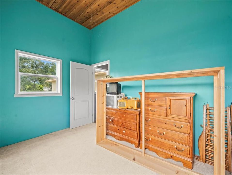 合同活跃: $269,900 (4 贝兹, 2 浴室, 1720 平方英尺)