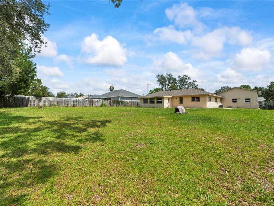 合同活跃: $269,900 (4 贝兹, 2 浴室, 1720 平方英尺)