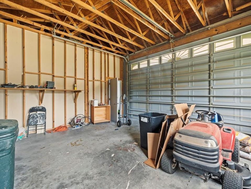 合同活跃: $269,900 (4 贝兹, 2 浴室, 1720 平方英尺)