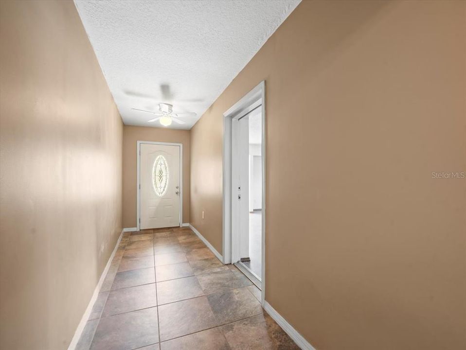 合同活跃: $269,900 (4 贝兹, 2 浴室, 1720 平方英尺)