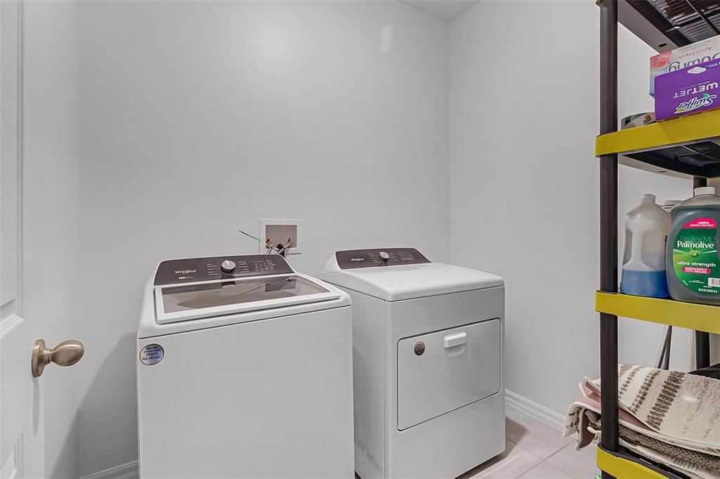 En Venta: $374,900 (4 camas, 2 baños, 2046 Pies cuadrados)