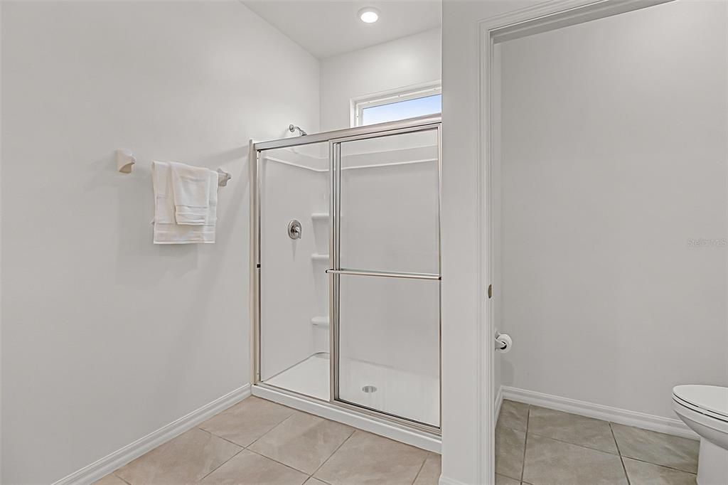 En Venta: $374,900 (4 camas, 2 baños, 2046 Pies cuadrados)