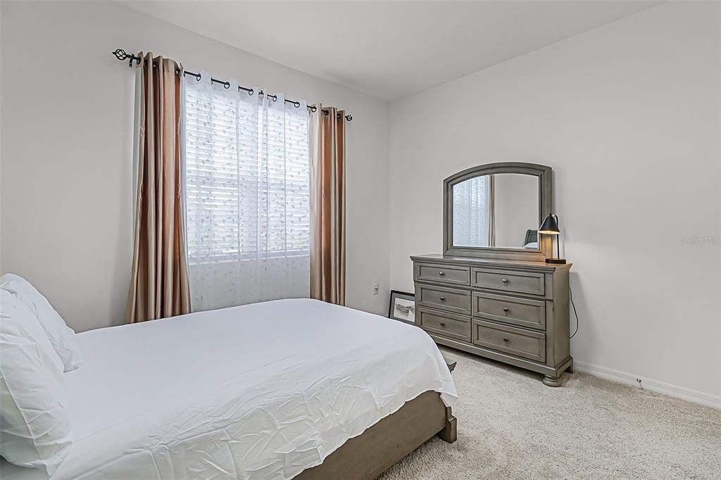 En Venta: $374,900 (4 camas, 2 baños, 2046 Pies cuadrados)