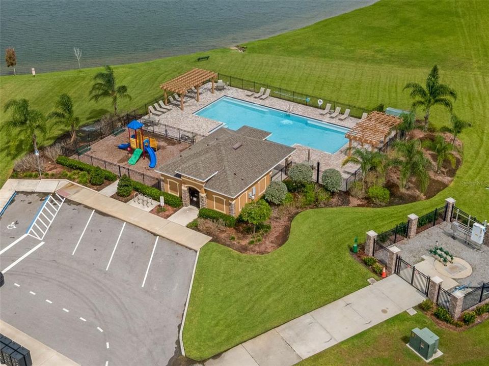 En Venta: $374,900 (4 camas, 2 baños, 2046 Pies cuadrados)