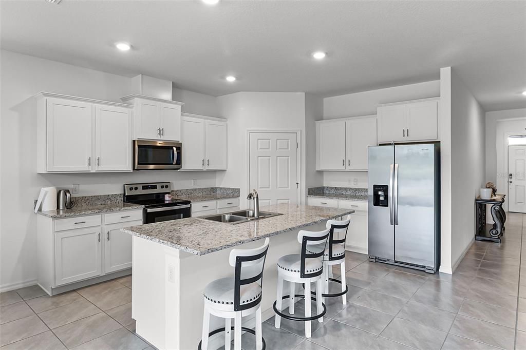 En Venta: $374,900 (4 camas, 2 baños, 2046 Pies cuadrados)