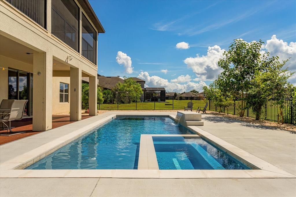 For Sale: $1,095,000 (7 beds, 5 baths, 5106 Square Feet)