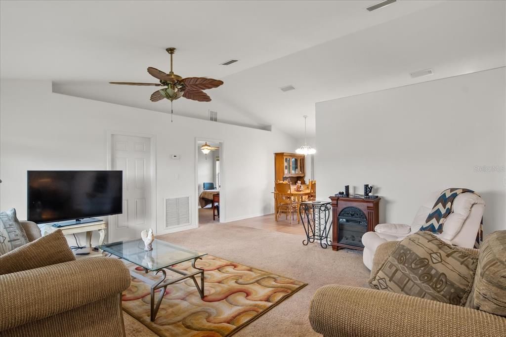 For Sale: $499,900 (3 beds, 2 baths, 1324 Square Feet)