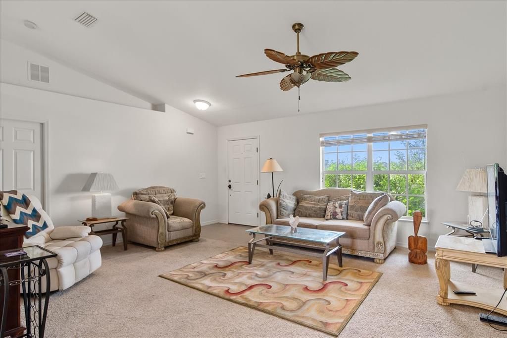 For Sale: $499,900 (3 beds, 2 baths, 1324 Square Feet)