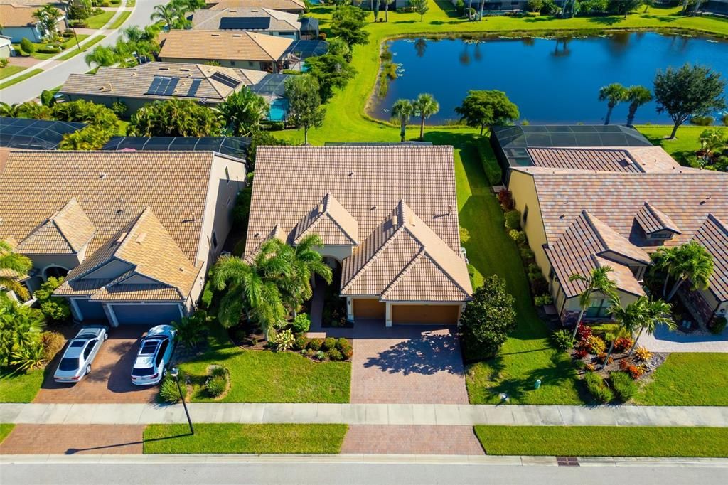 Activo con contrato: $899,000 (4 camas, 4 baños, 3691 Pies cuadrados)