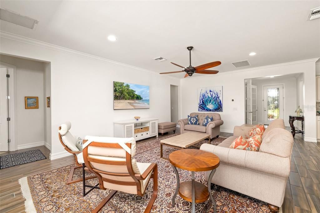 Activo con contrato: $899,000 (4 camas, 4 baños, 3691 Pies cuadrados)