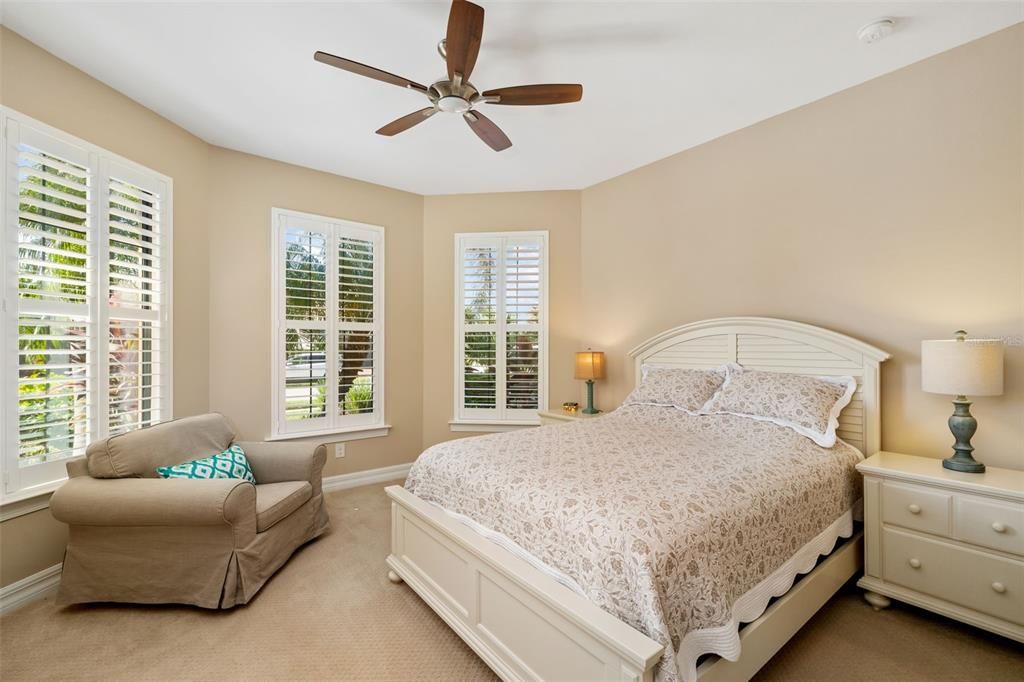 Activo con contrato: $899,000 (4 camas, 4 baños, 3691 Pies cuadrados)