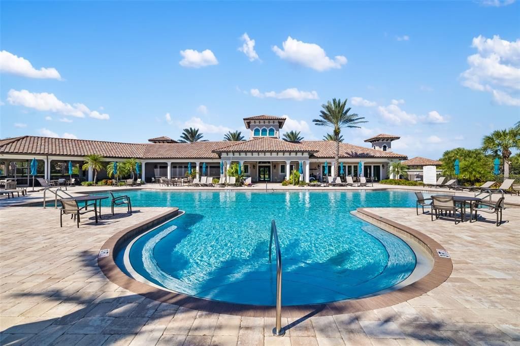 Activo con contrato: $899,000 (4 camas, 4 baños, 3691 Pies cuadrados)