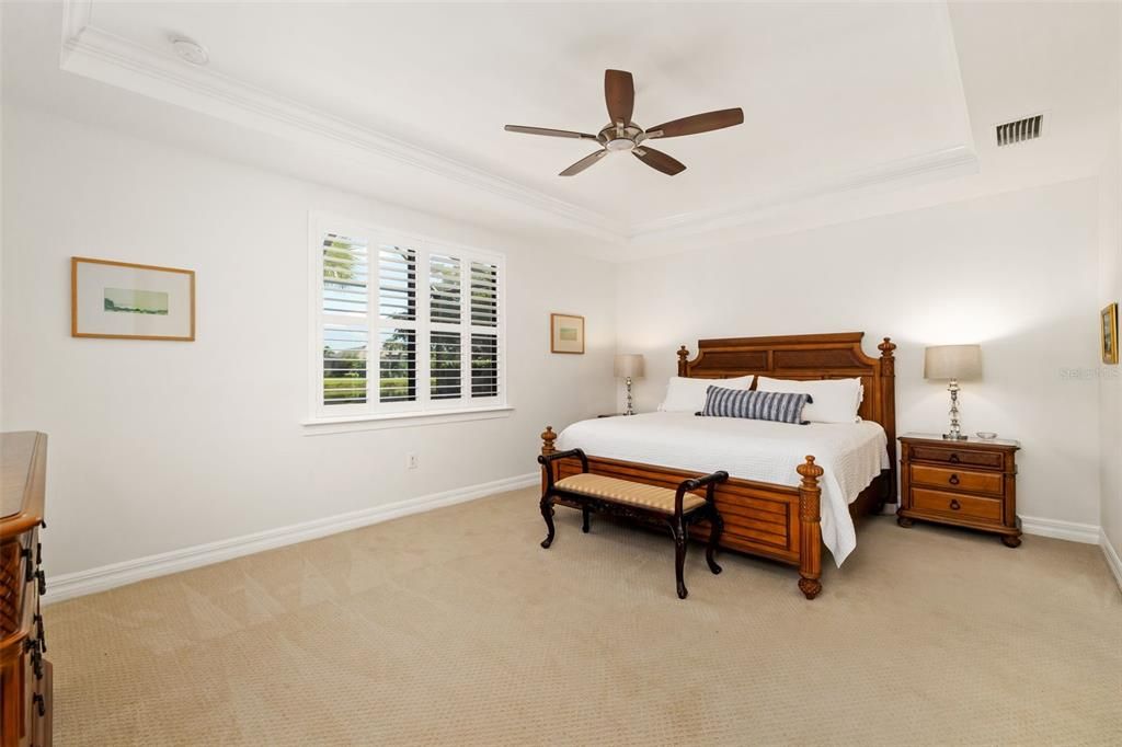 Activo con contrato: $899,000 (4 camas, 4 baños, 3691 Pies cuadrados)