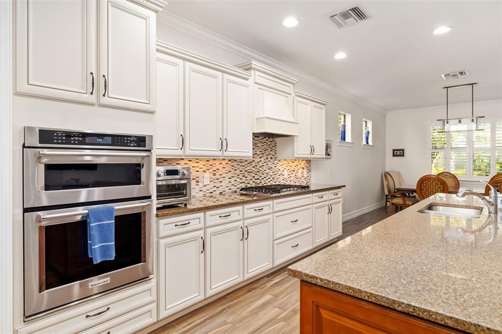 Activo con contrato: $899,000 (4 camas, 4 baños, 3691 Pies cuadrados)