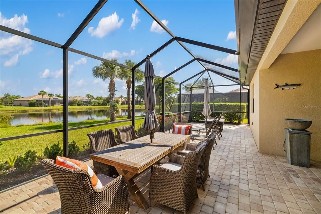 Activo con contrato: $899,000 (4 camas, 4 baños, 3691 Pies cuadrados)