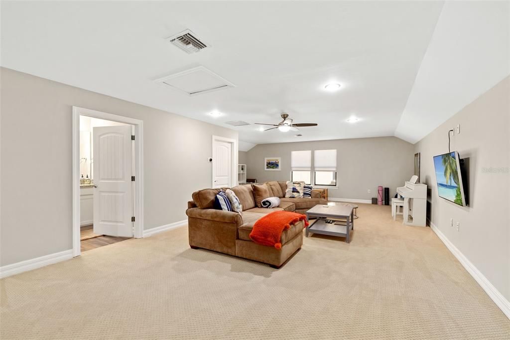 Activo con contrato: $899,000 (4 camas, 4 baños, 3691 Pies cuadrados)