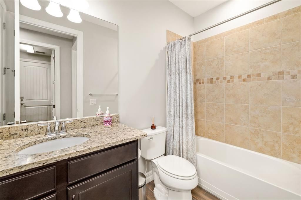 Activo con contrato: $899,000 (4 camas, 4 baños, 3691 Pies cuadrados)