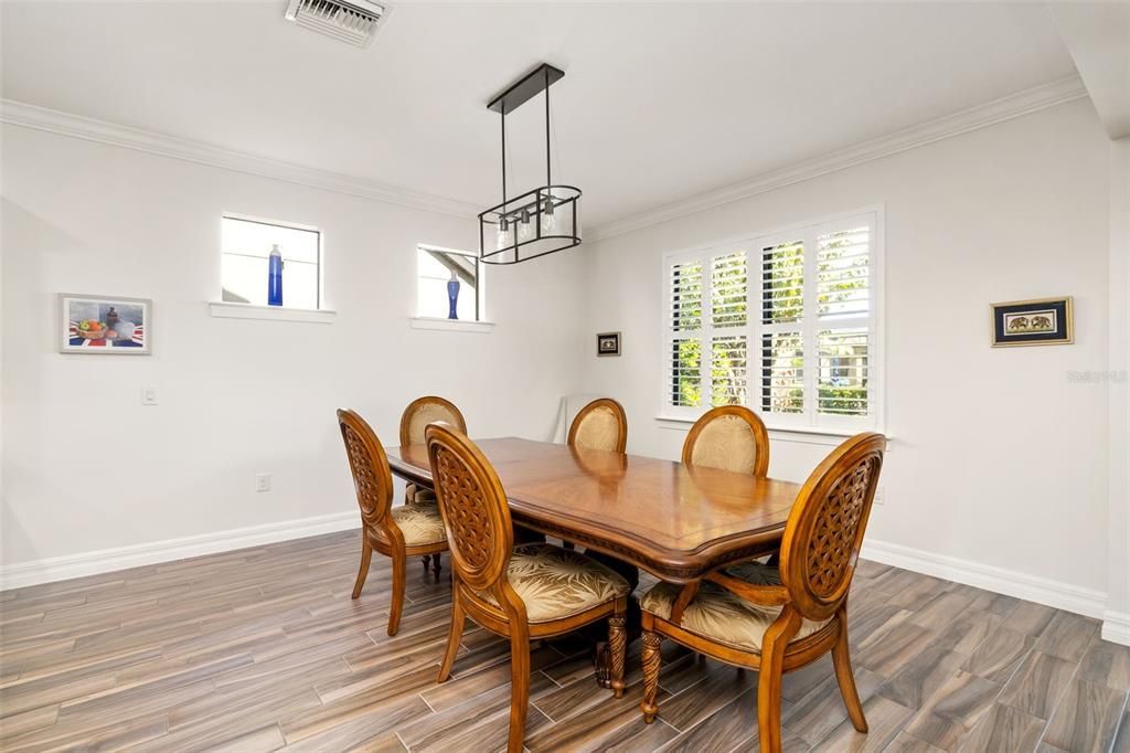 Activo con contrato: $899,000 (4 camas, 4 baños, 3691 Pies cuadrados)