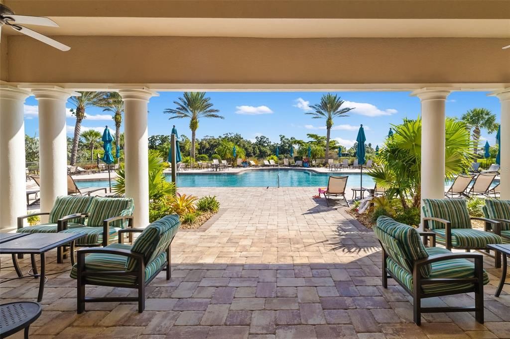 Activo con contrato: $899,000 (4 camas, 4 baños, 3691 Pies cuadrados)