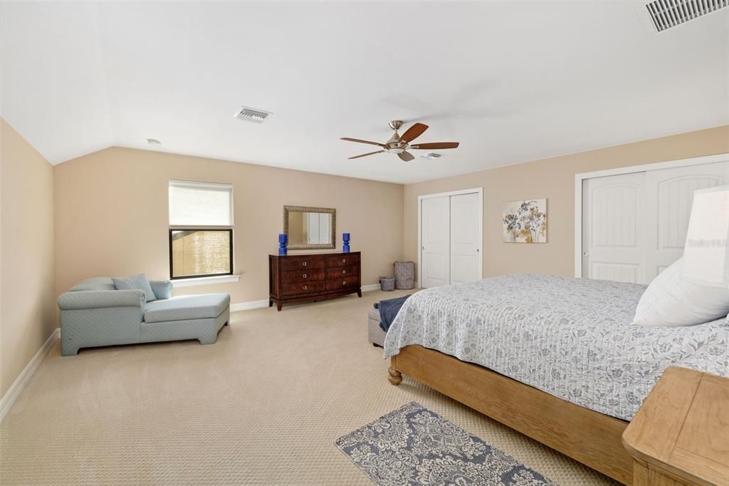 Activo con contrato: $899,000 (4 camas, 4 baños, 3691 Pies cuadrados)