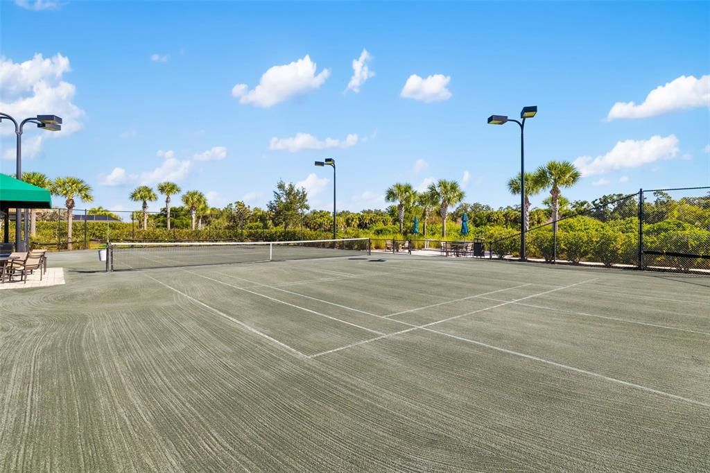 Activo con contrato: $899,000 (4 camas, 4 baños, 3691 Pies cuadrados)