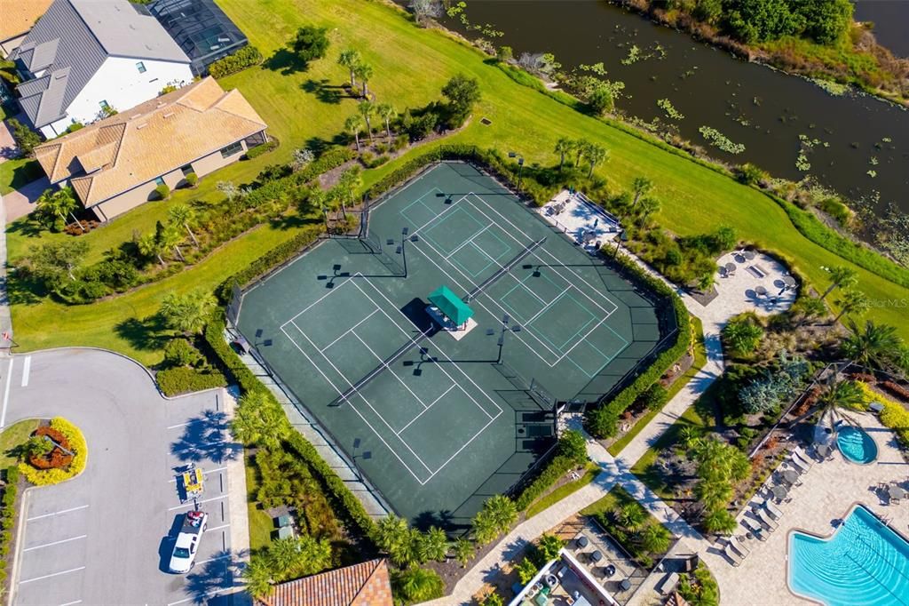 Activo con contrato: $899,000 (4 camas, 4 baños, 3691 Pies cuadrados)