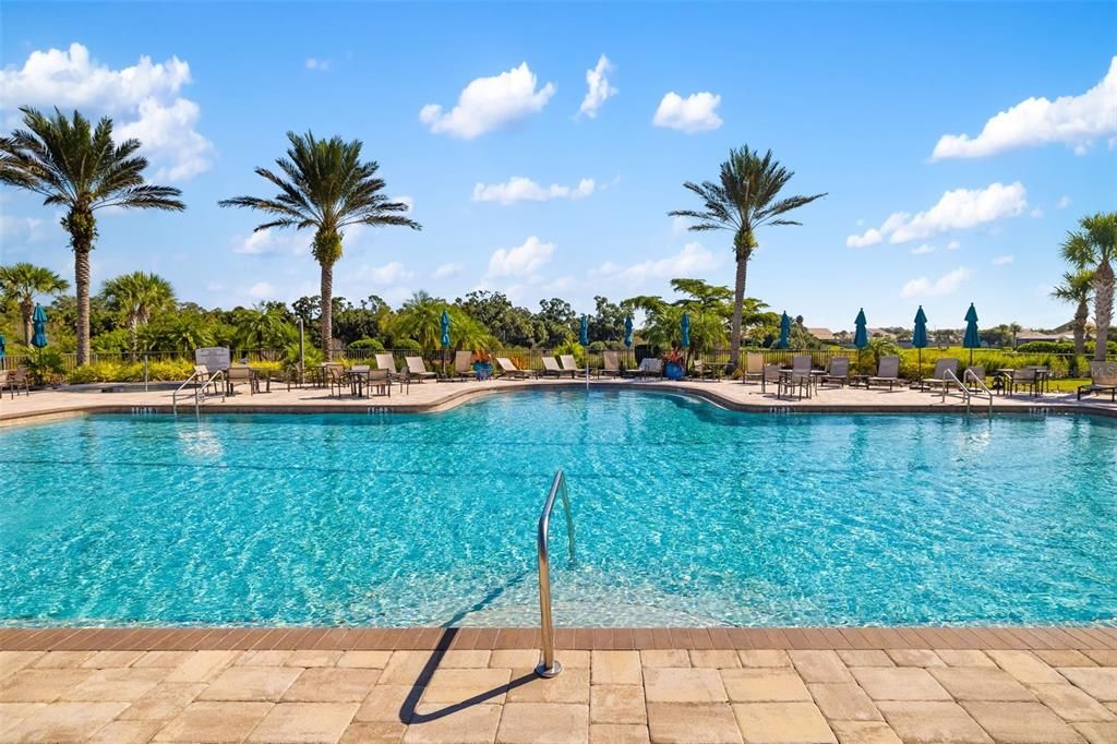 Activo con contrato: $899,000 (4 camas, 4 baños, 3691 Pies cuadrados)