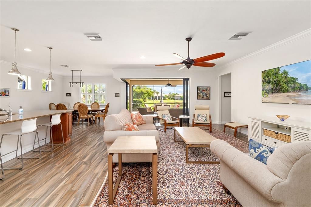 Activo con contrato: $899,000 (4 camas, 4 baños, 3691 Pies cuadrados)