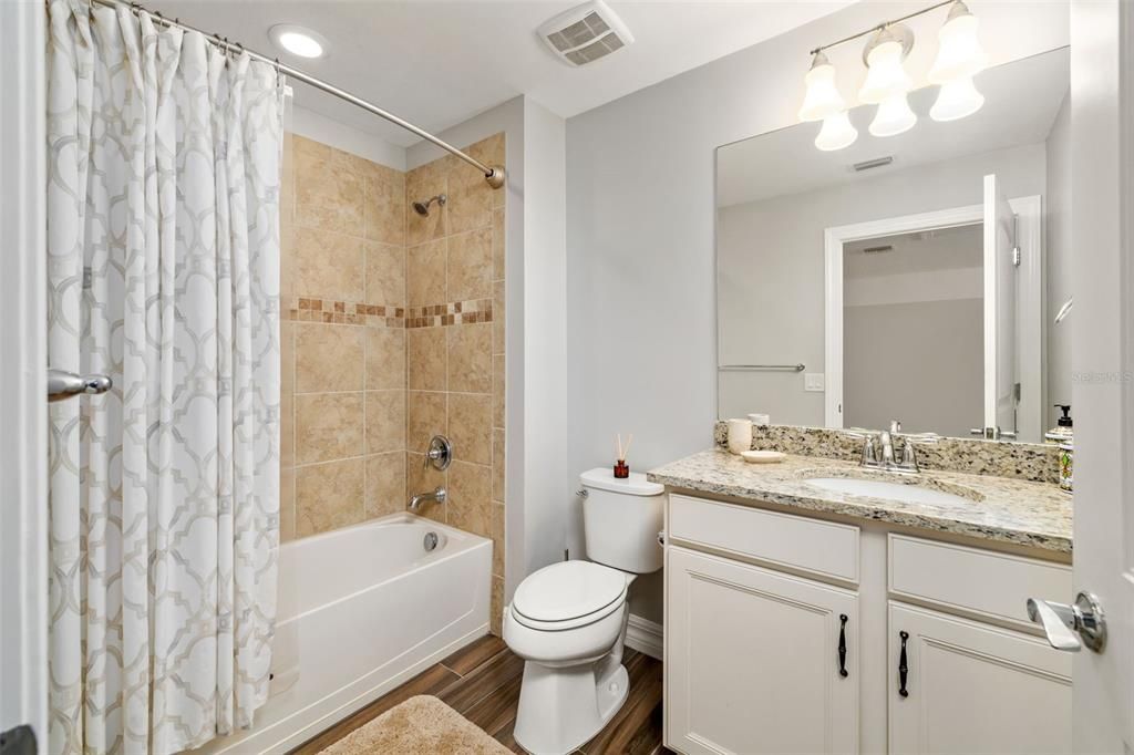 Activo con contrato: $899,000 (4 camas, 4 baños, 3691 Pies cuadrados)