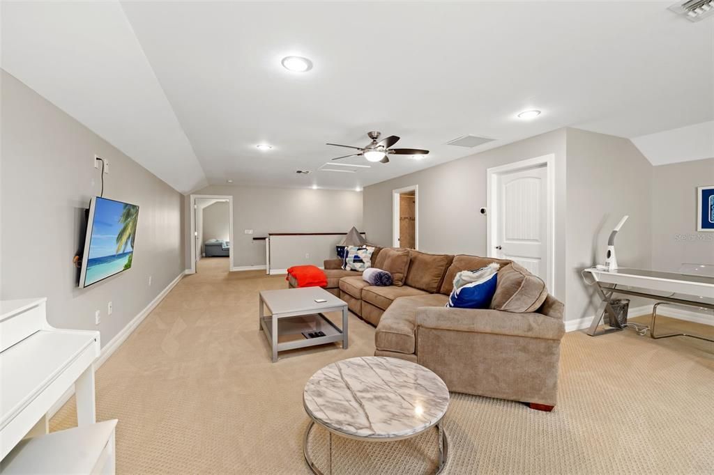 Activo con contrato: $899,000 (4 camas, 4 baños, 3691 Pies cuadrados)