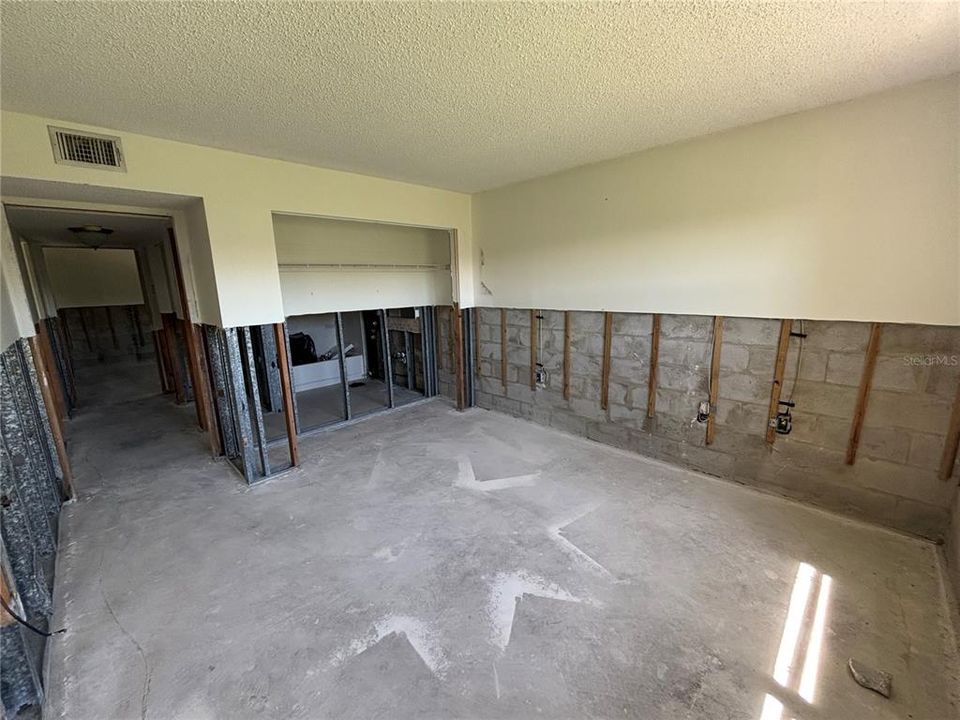 Activo con contrato: $109,900 (2 camas, 1 baños, 905 Pies cuadrados)