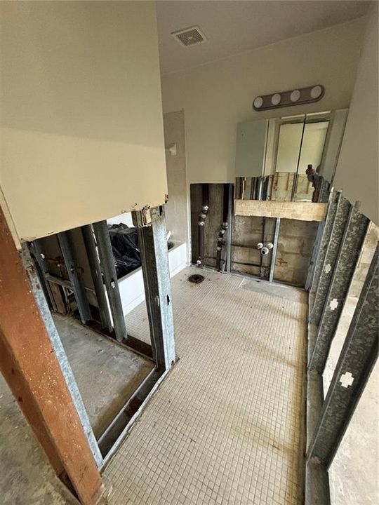 Activo con contrato: $109,900 (2 camas, 1 baños, 905 Pies cuadrados)