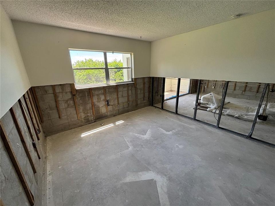 Activo con contrato: $109,900 (2 camas, 1 baños, 905 Pies cuadrados)