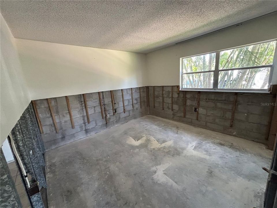 Activo con contrato: $109,900 (2 camas, 1 baños, 905 Pies cuadrados)