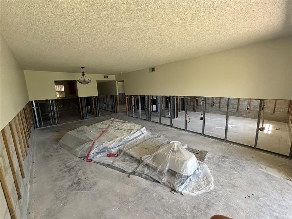 Activo con contrato: $109,900 (2 camas, 1 baños, 905 Pies cuadrados)