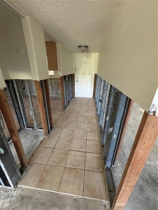 Activo con contrato: $109,900 (2 camas, 1 baños, 905 Pies cuadrados)