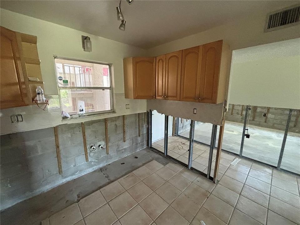 Activo con contrato: $109,900 (2 camas, 1 baños, 905 Pies cuadrados)