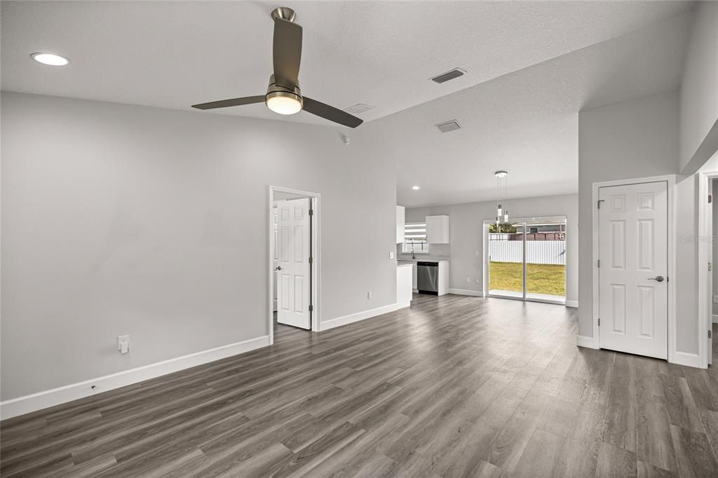 Active With Contract: $219,000 (3 beds, 2 baths, 1130 Square Feet)