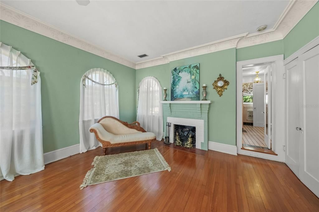 For Sale: $2,000,000 (6 beds, 5 baths, 4512 Square Feet)