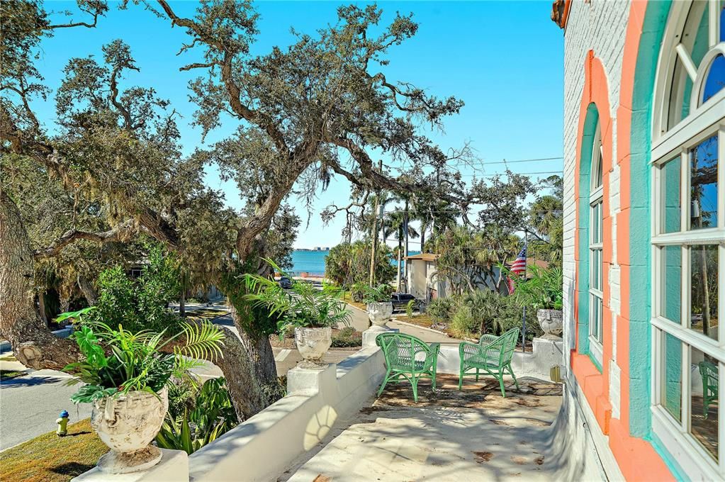 For Sale: $2,000,000 (6 beds, 5 baths, 4512 Square Feet)