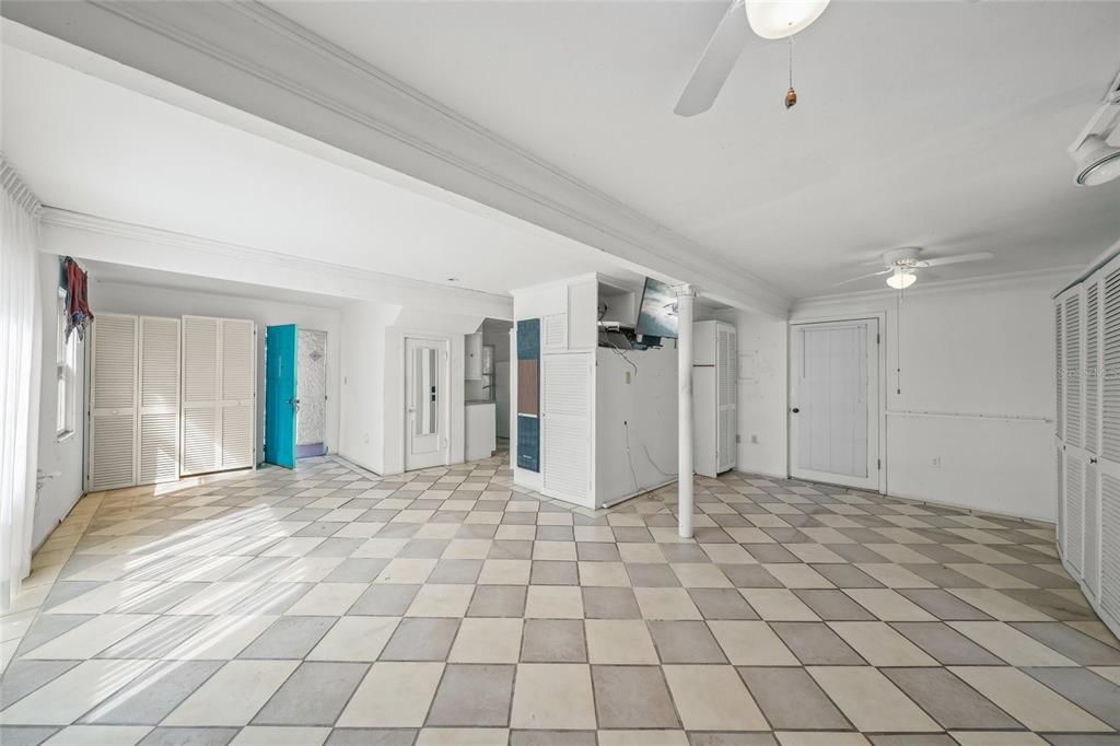 For Sale: $2,000,000 (6 beds, 5 baths, 4512 Square Feet)