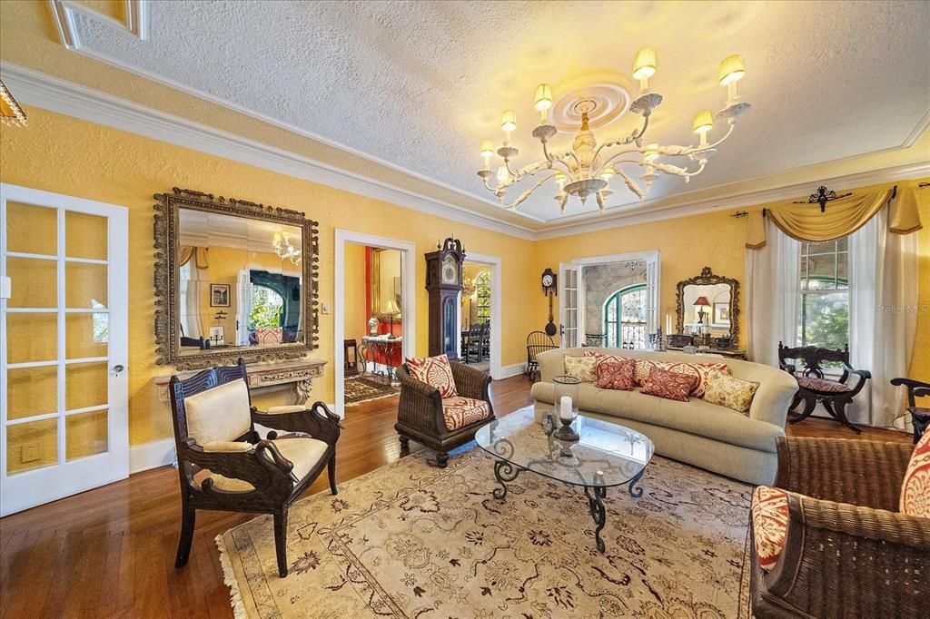 For Sale: $2,000,000 (6 beds, 5 baths, 4512 Square Feet)