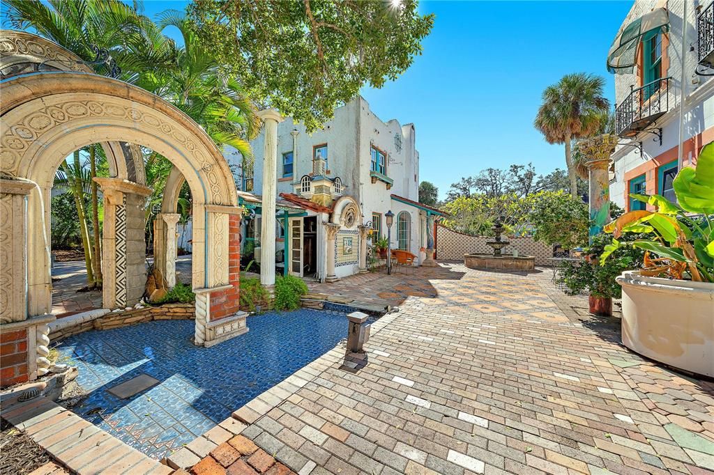 For Sale: $2,000,000 (6 beds, 5 baths, 4512 Square Feet)