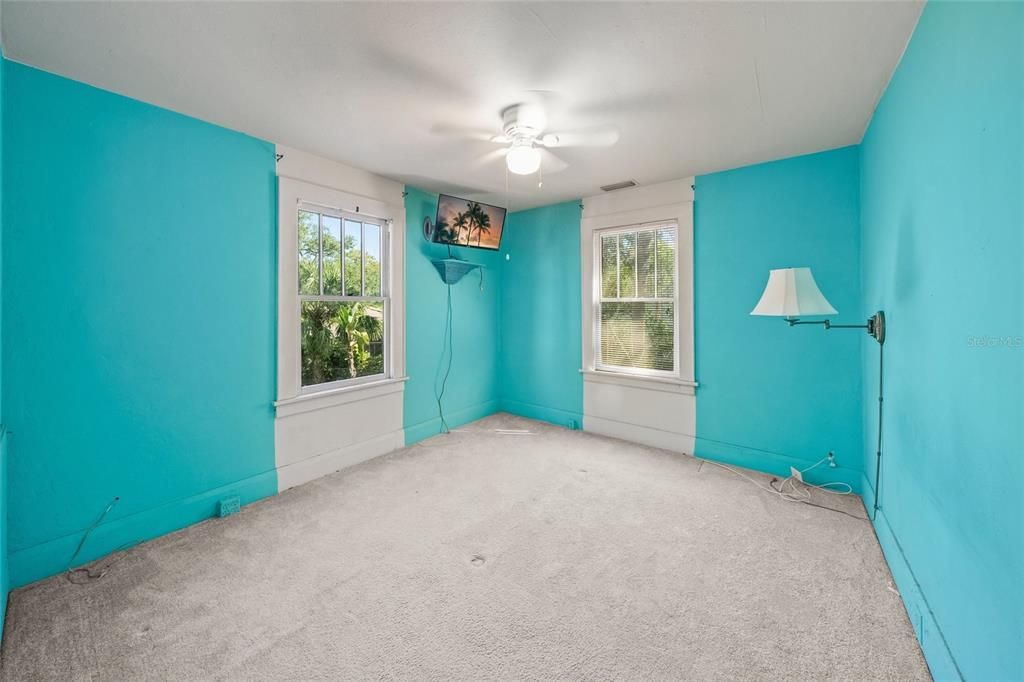 For Sale: $2,000,000 (6 beds, 5 baths, 4512 Square Feet)