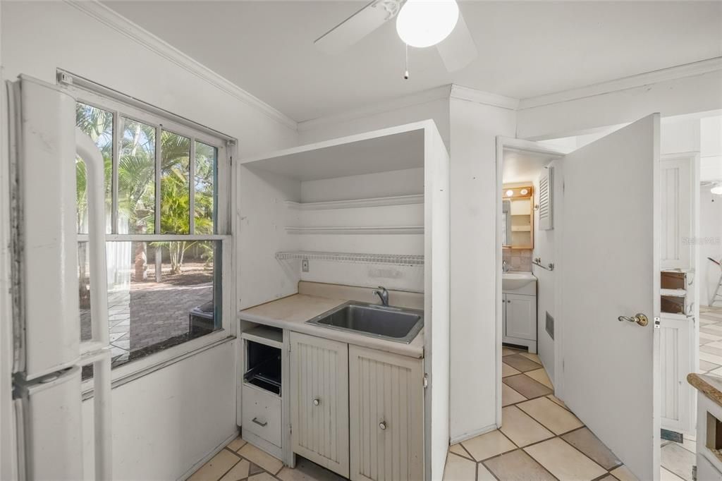 For Sale: $2,000,000 (6 beds, 5 baths, 4512 Square Feet)