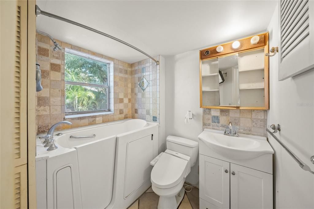 For Sale: $2,000,000 (6 beds, 5 baths, 4512 Square Feet)