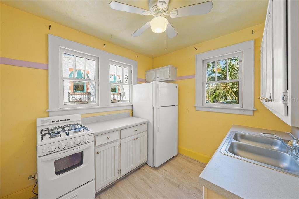 For Sale: $2,000,000 (6 beds, 5 baths, 4512 Square Feet)