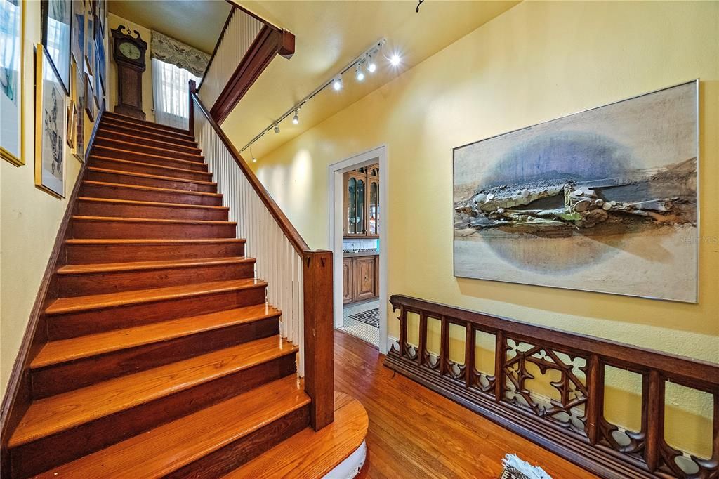 For Sale: $2,000,000 (6 beds, 5 baths, 4512 Square Feet)